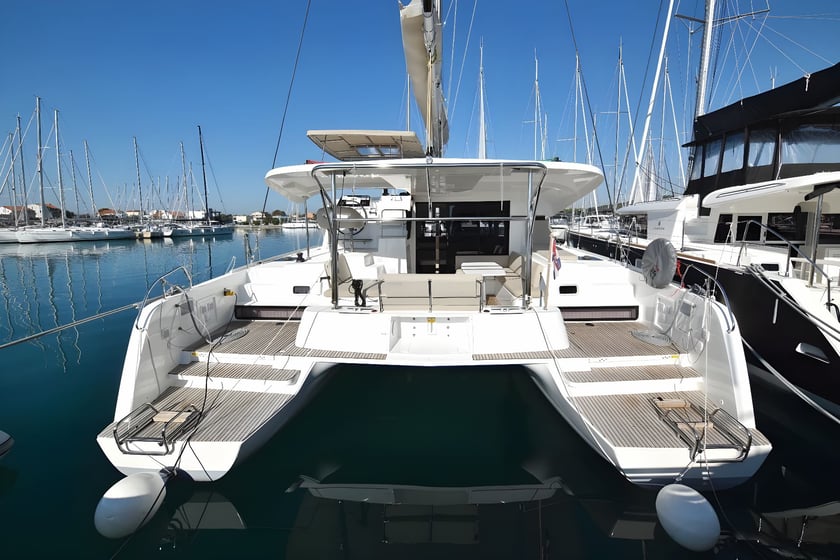 Sukošan Catamarano cabina 6  cuccette 12  12  ospiti 12.94 m Numero dell'inserzione: #14720 2