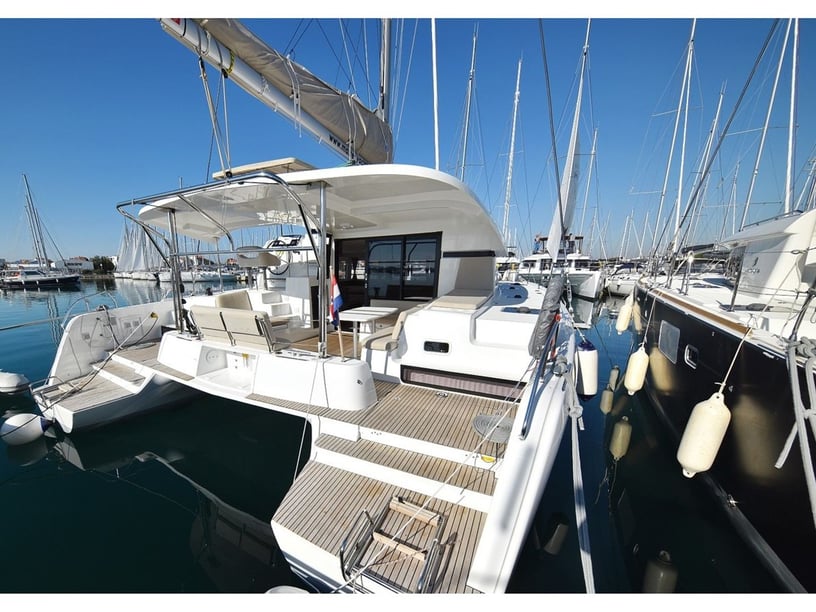 Sukošan Catamarano cabina 6  cuccette 12  12  ospiti 12.94 m Numero dell'inserzione: #14720