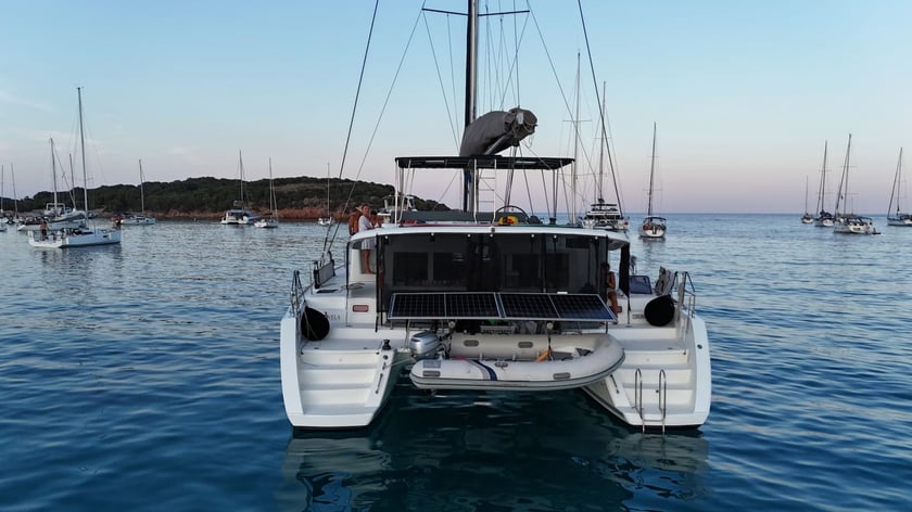 Rome Catamaran Cabine 6  10  slaapplaatsen 12  gasten 13.96 m Lijstnummer: #14721 5