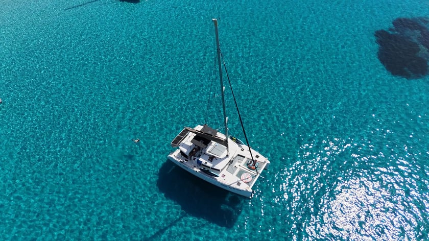 Roma Catamarano cabina 6  cuccette 10  12  ospiti 13.96 m Numero dell'inserzione: #14721 5