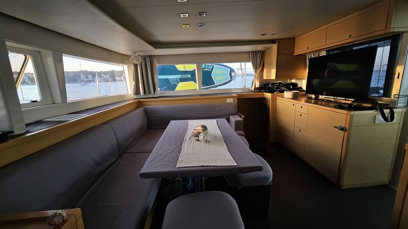Roma Catamarán Cabina 6  10  literas 12  invitados 13.96 m Número de anuncio: #14721 5