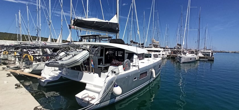 Sukošan Catamaran 6 cabin 12 berths 12 guests 12.8 m Listing Number: #14723