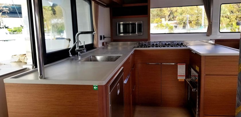 Martinica Catamarano cabina 4  cuccette 8  12  ospiti 13.96 m Numero dell'inserzione: #14728 4