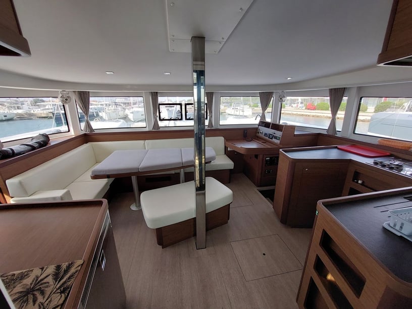 Sukošan Catamaran Cabine 6  Couchettes 12  Invités 12  12.94 m Numéro de l'annonce: #14733 3