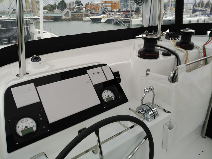 Martinique Catamaran Cabine 4  Couchettes 8  Invités 8  12.79 m Numéro de l'annonce: #14756 5
