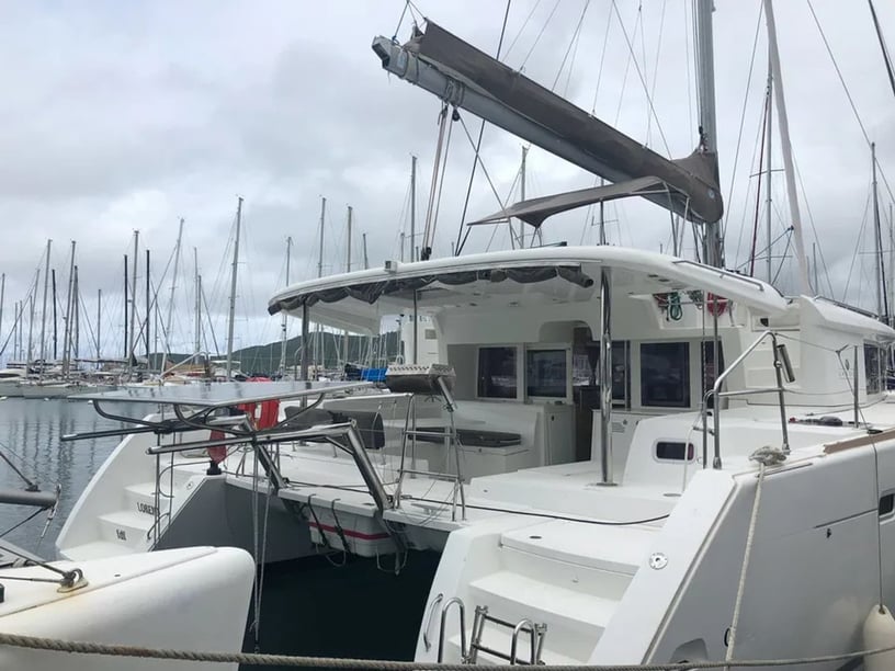 Martinica Catamarán Cabina 4  10  literas 10  invitados 13.96 m Número de anuncio: #14757