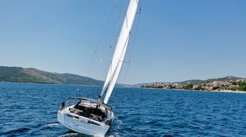 Seget Donji Sailboat 4 cabin 9 berths 9 guests 14.6 m Listing Number: #14823 4