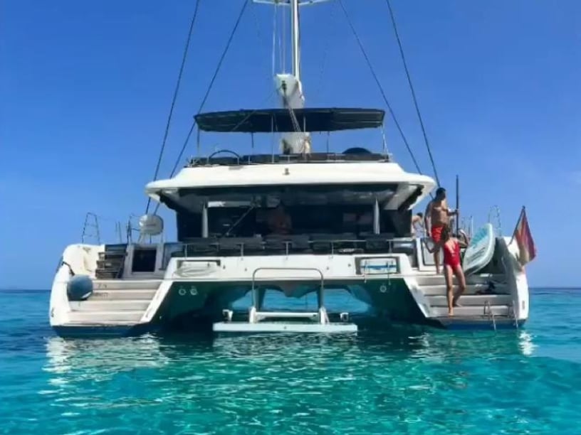 Ibiza Catamarán Cabina 4  10  literas 10  invitados 19 m Número de anuncio: #14828