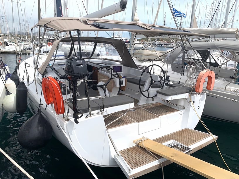 Lavrion Sailboat 3 cabin 8 berths 8 guests 12.4 m Listing Number: #14830 5