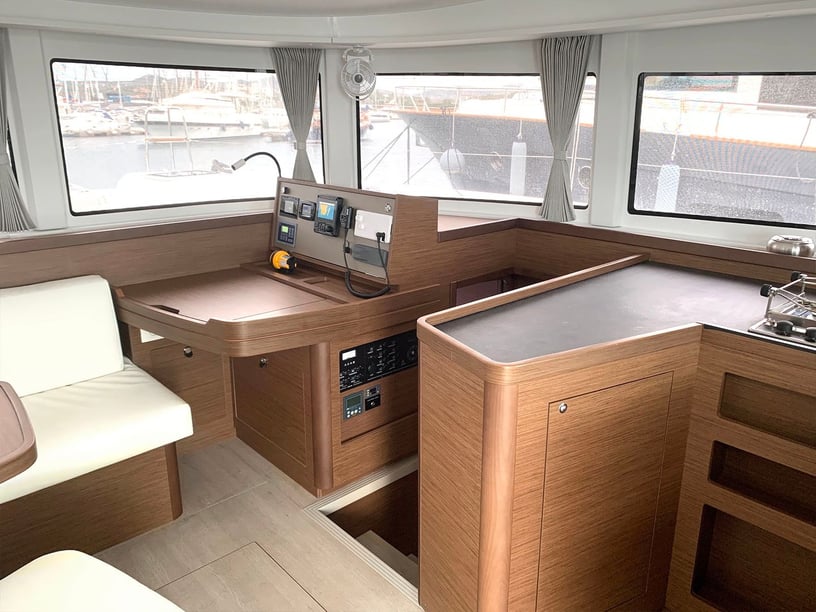 Lavrion Catamaran Cabine 6  12  slaapplaatsen 12  gasten 12.8 m Lijstnummer: #14835 4