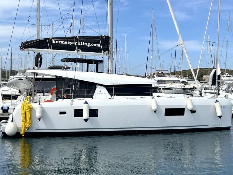 Lavrion Catamaran Cabine 6  12  slaapplaatsen 12  gasten 12.8 m Lijstnummer: #14835 2