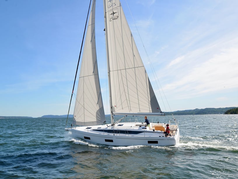 Castiglioncello Sailboat 3 cabin 6 berths 6 guests 12.38 m Listing Number: #14838