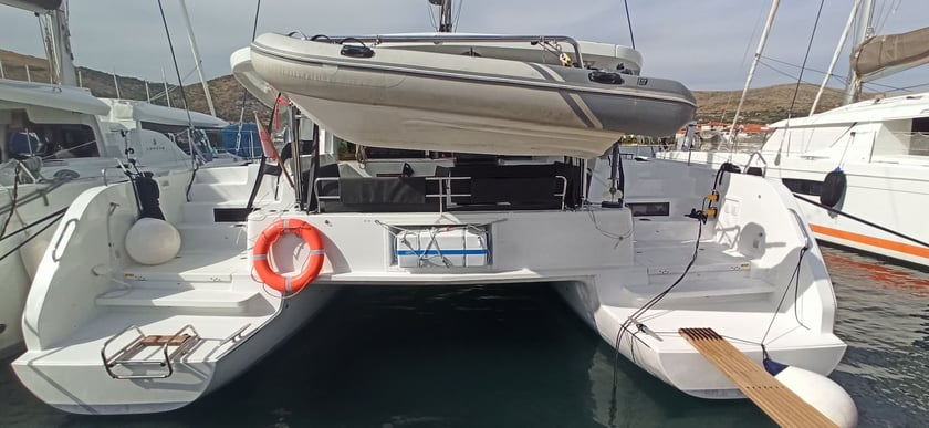 Trogir Catamaran Cabine 4  10  slaapplaatsen 10  gasten 13.99 m Lijstnummer: #14844