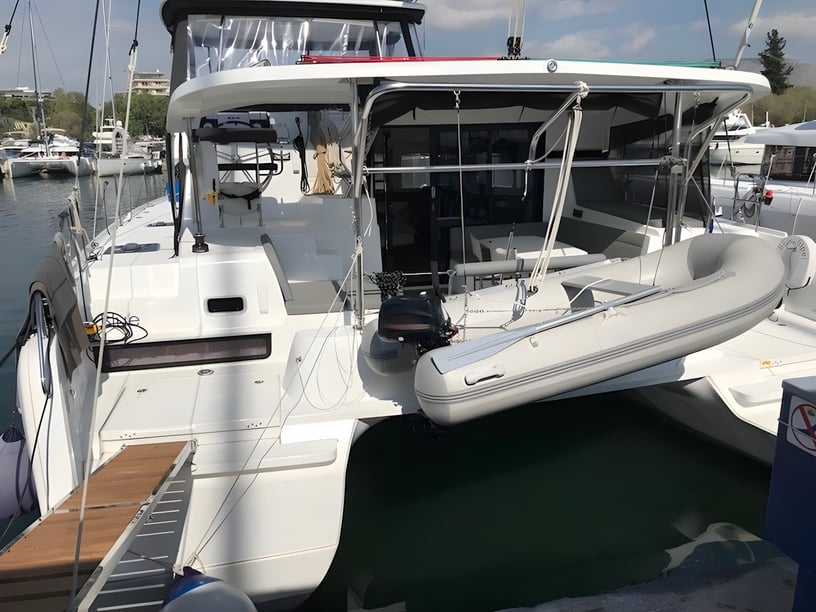 Athene Catamaran Cabine 6  10  slaapplaatsen 10  gasten 12.8 m Lijstnummer: #14862 3