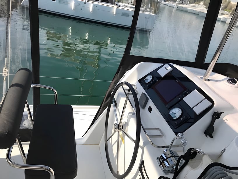 Athene Catamaran Cabine 6  10  slaapplaatsen 10  gasten 12.8 m Lijstnummer: #14862 5