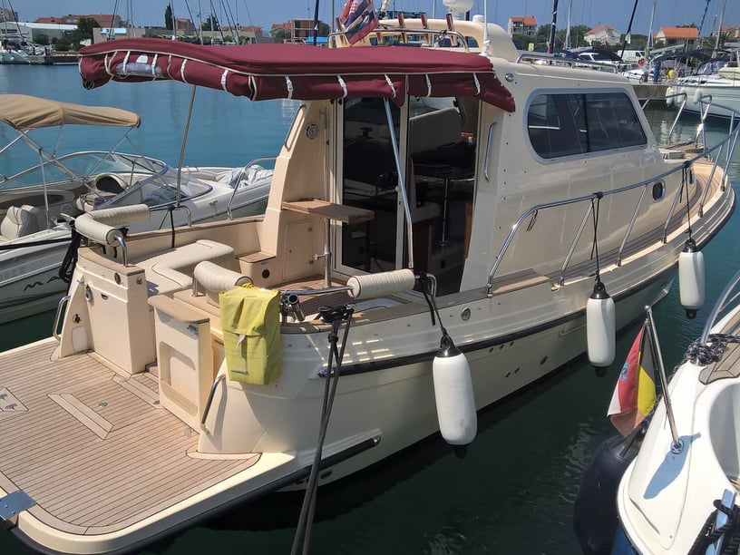 Jezera Motorboat 2 cabin 6 berths 6 guests 10 m Listing Number: #14869