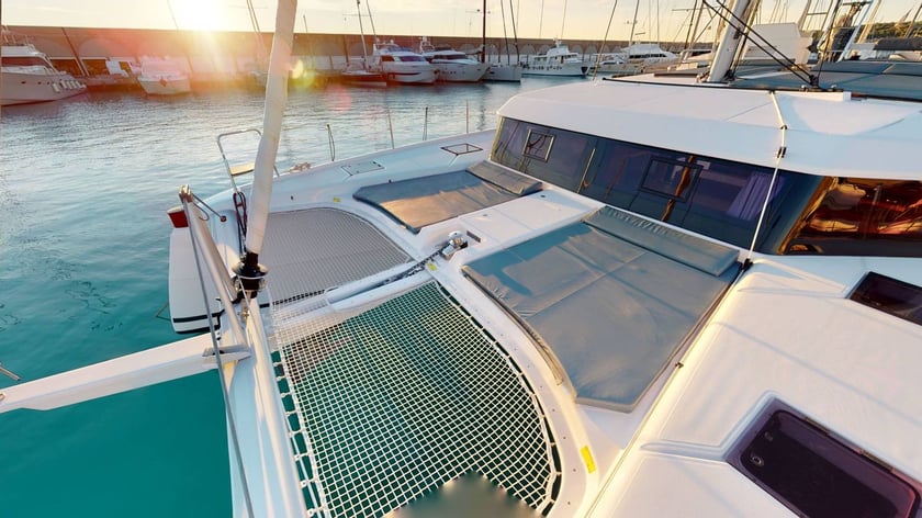 Salerno Katamaran 6 Kabine 11 Liegeplätze 12 Gäste 14.7 m Nummer des Inserats: #14888 5