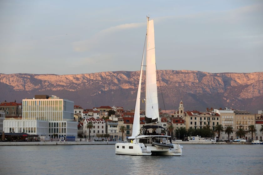 Trogir Catamaran Cabine 6  12  slaapplaatsen 12  gasten 13.99 m Lijstnummer: #14901 2