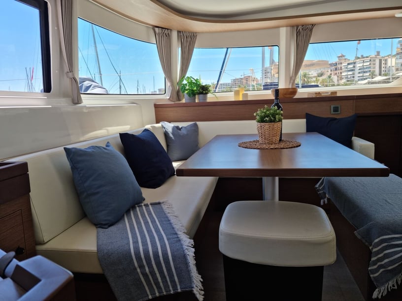 Palma de Mallorca Catamarán Cabina 4  8  literas 8  invitados 13.99 m Número de anuncio: #14938 3