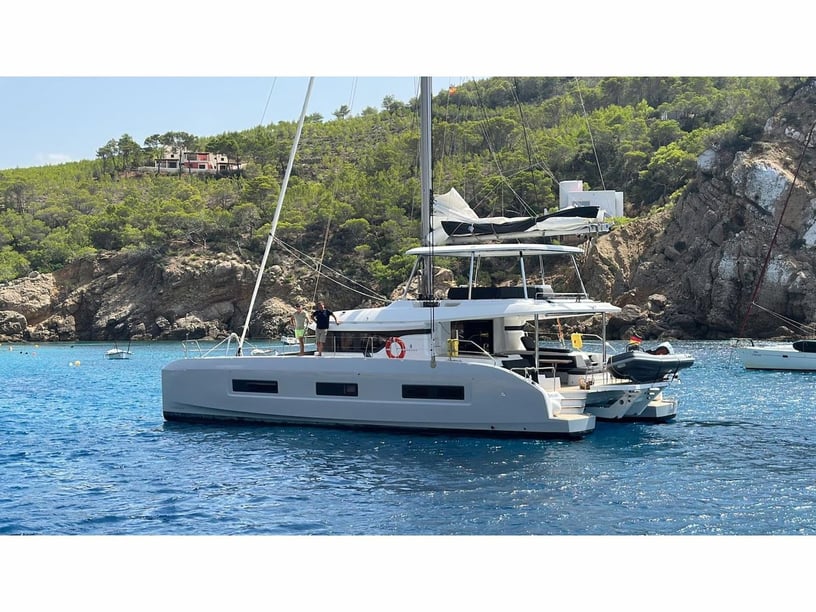 Palma de Mallorca Catamarán Cabina 5  10  literas 10  invitados 16.56 m Número de anuncio: #14951