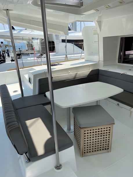 Lavrion Catamaran Cabine 6  Couchettes 10  Invités 10  13.96 m Numéro de l'annonce: #14989 5