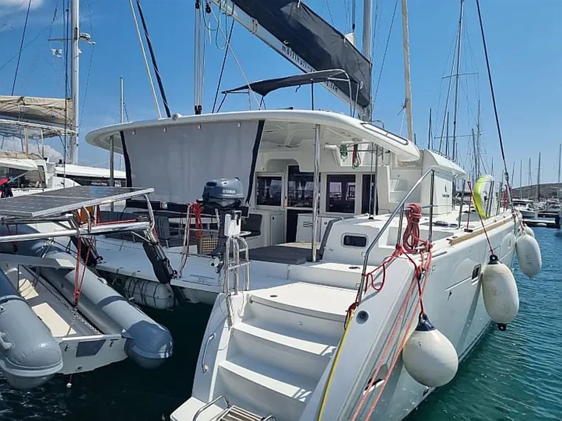 Lavrion Catamaran Cabine 6  Couchettes 10  Invités 10  13.96 m Numéro de l'annonce: #14989