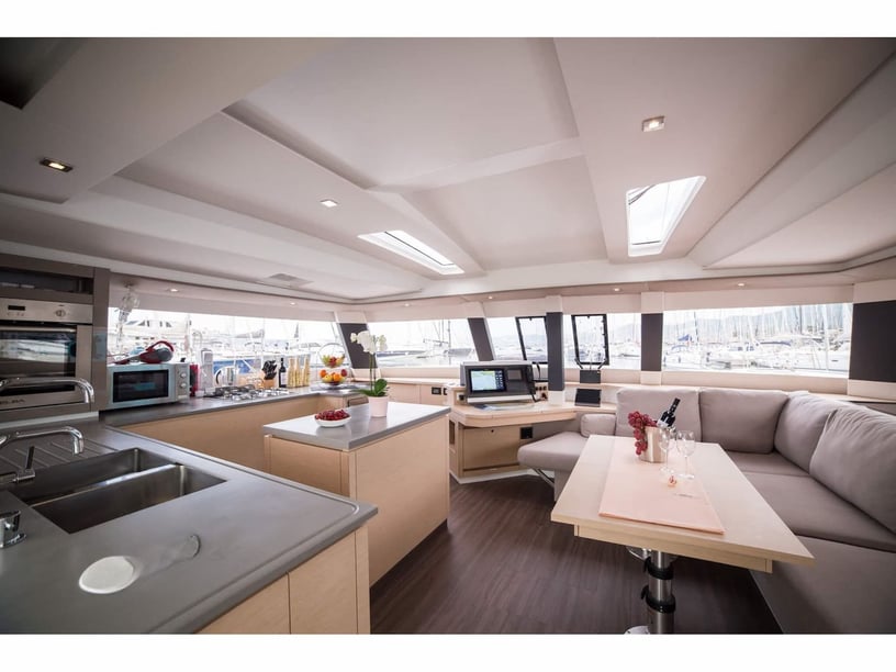 Trogir Catamaran Cabine 6  15  slaapplaatsen 12  gasten 14.98 m Lijstnummer: #14995 2