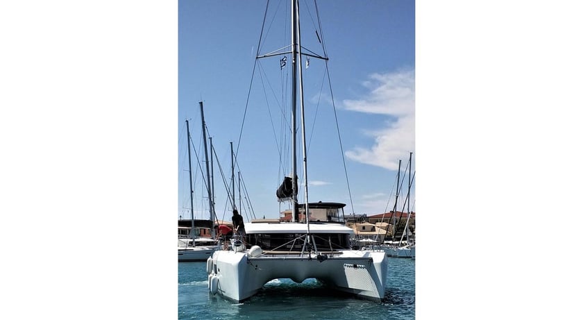 Lavrion Catamaran 6 cabin 10 berths 12 guests 12.8 m Listing Number: #15031 5