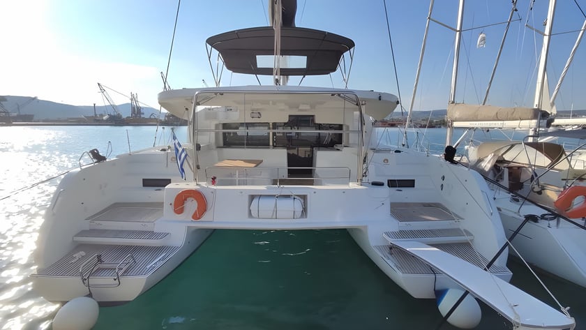 Volos Catamaran 5 cabin 11 berths 11 guests 13.99 m Listing Number: #15049