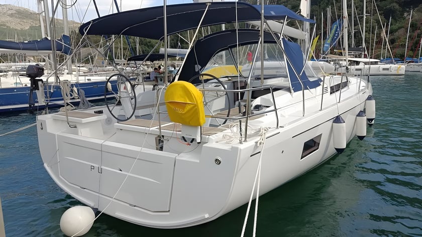 Dubrovnik Zeilboot Cabine 5  12  slaapplaatsen 12  gasten 15.94 m Lijstnummer: #15056 5