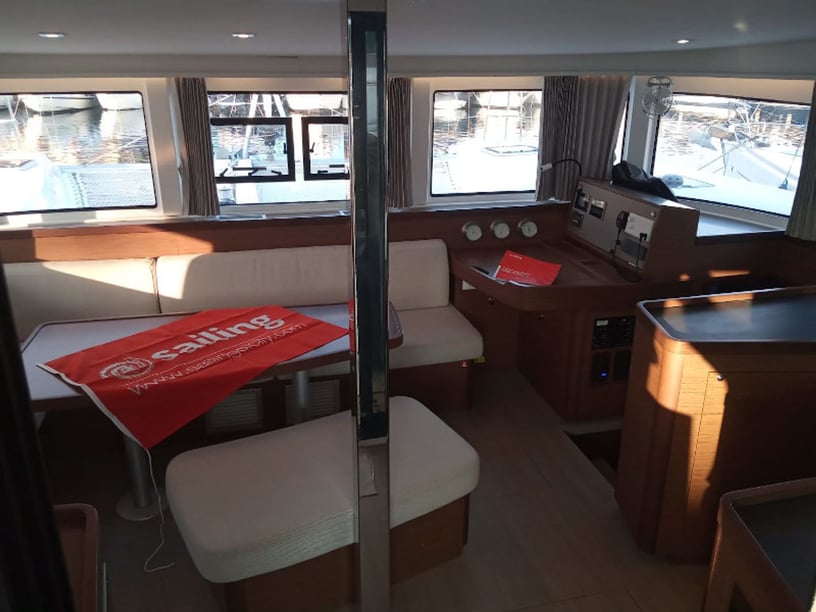 Palermo Catamarán Cabina 4  12  literas 12  invitados 12.94 m Número de anuncio: #15077 2