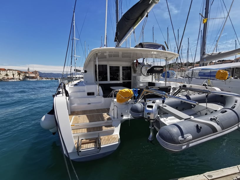 Trogir Catamarano cabina 6  cuccette 12  12  ospiti 11.74 m Numero dell'inserzione: #15122 3