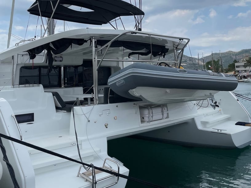Trogir Catamaran Cabine 6  12  slaapplaatsen 12  gasten 13.99 m Lijstnummer: #15157