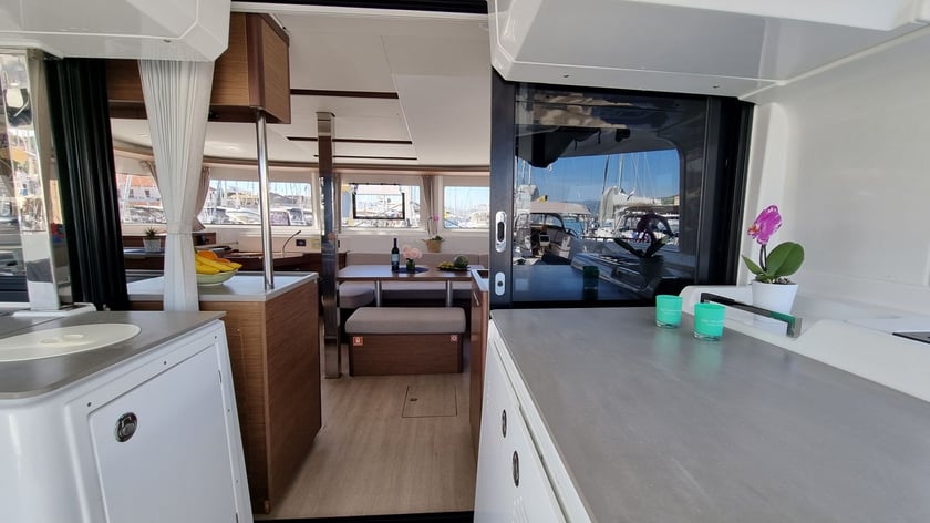 Trogir Catamaran Cabine 6  12  slaapplaatsen 12  gasten 13.99 m Lijstnummer: #15157 5