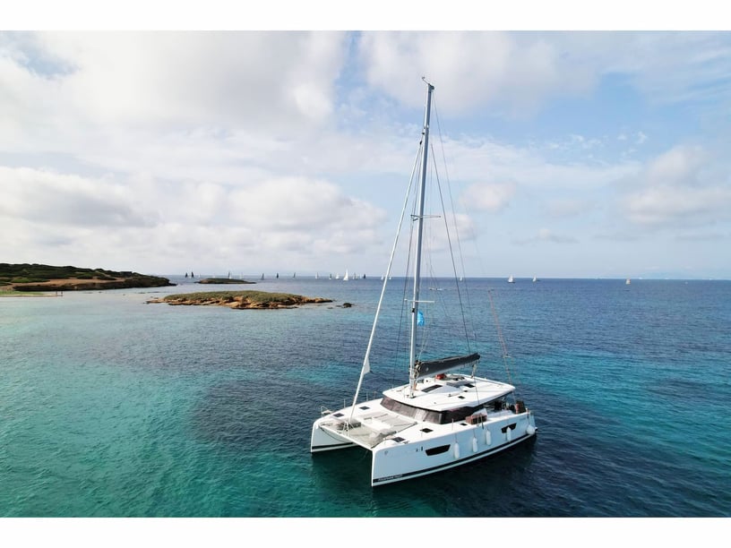 Paros Catamaran 6 cabin 10 berths 9 guests 12.58 m Listing Number: #15160