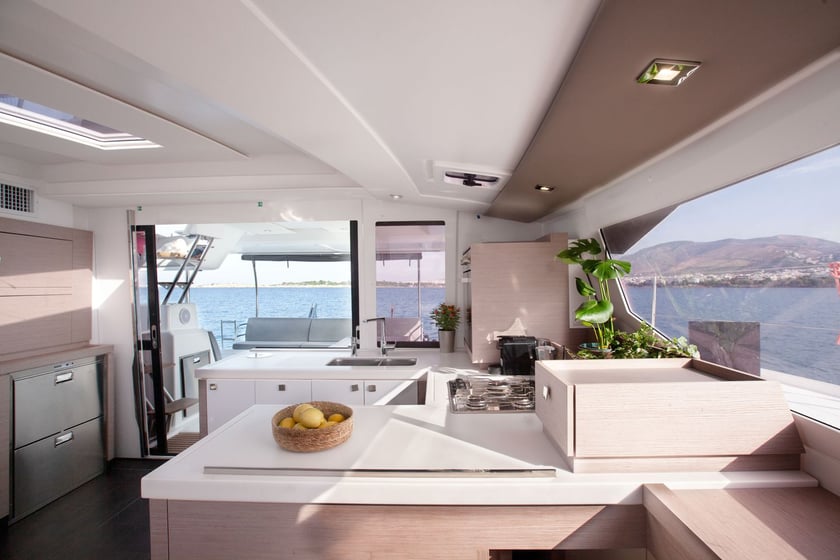 Paros Catamaran 6 cabin 10 berths 9 guests 12.58 m Listing Number: #15160 5