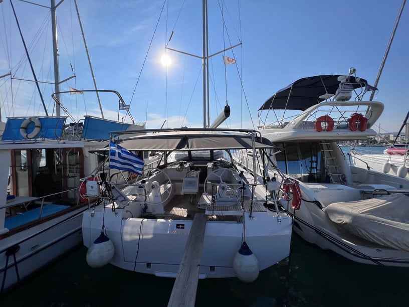 Volos Segelboot 3 Kabine 8 Liegeplätze 8 Gäste 12.04 m Nummer des Inserats: #15187