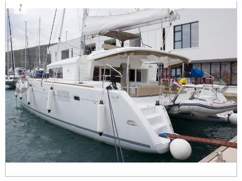 Dubrovnik Catamaran 6 cabin 12 berths 12 guests 13.96 m Listing Number: #15202