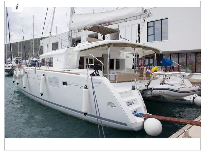 Dubrovnik Catamaran 6 cabin 12 berths 12 guests 13.96 m Listing Number: #15202