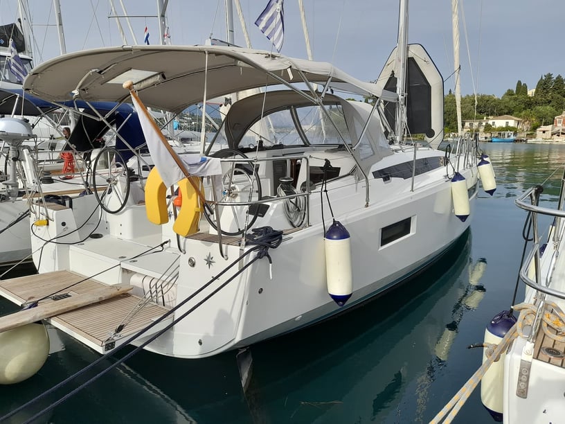 Gouvia Barca a vela cabina 3  cuccette 8  8  ospiti 12.35 m Numero dell'inserzione: #15217