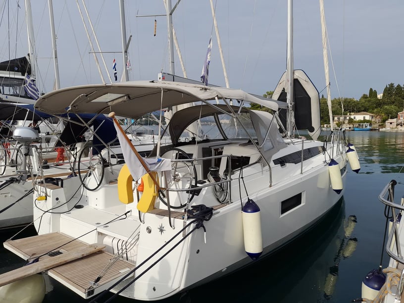 Gouvia Barca a vela cabina 3  cuccette 8  8  ospiti 12.35 m Numero dell'inserzione: #15217 3