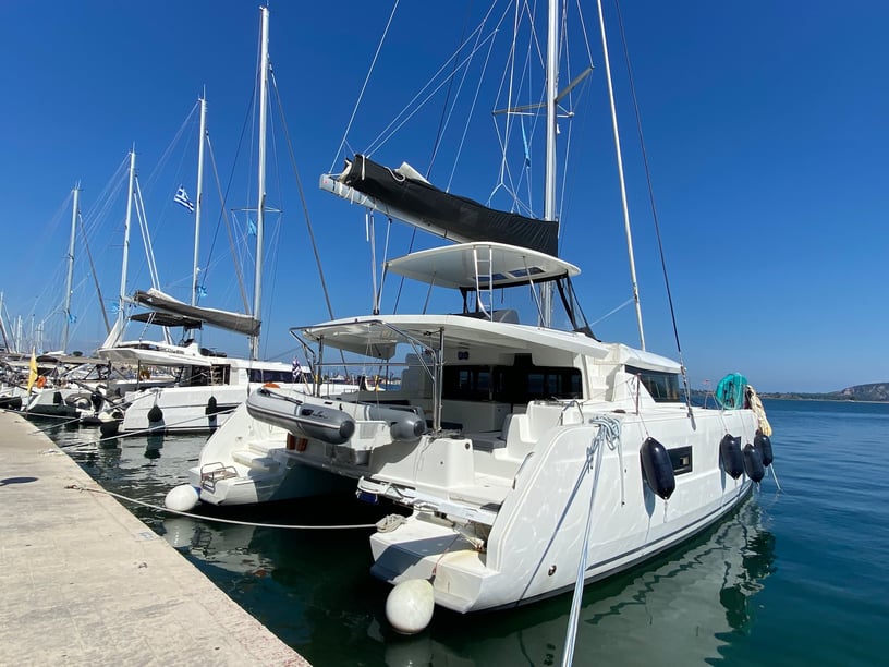 Preveza Catamaran Cabine 5  10  slaapplaatsen 10  gasten 13.99 m Lijstnummer: #15223 3