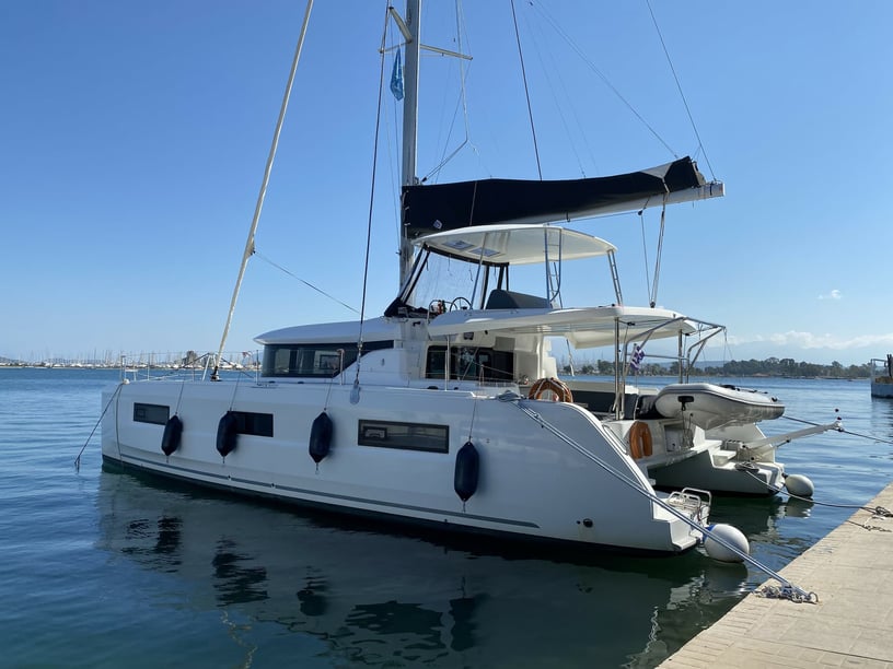 Preveza Catamaran Cabine 5  10  slaapplaatsen 10  gasten 13.99 m Lijstnummer: #15223 4