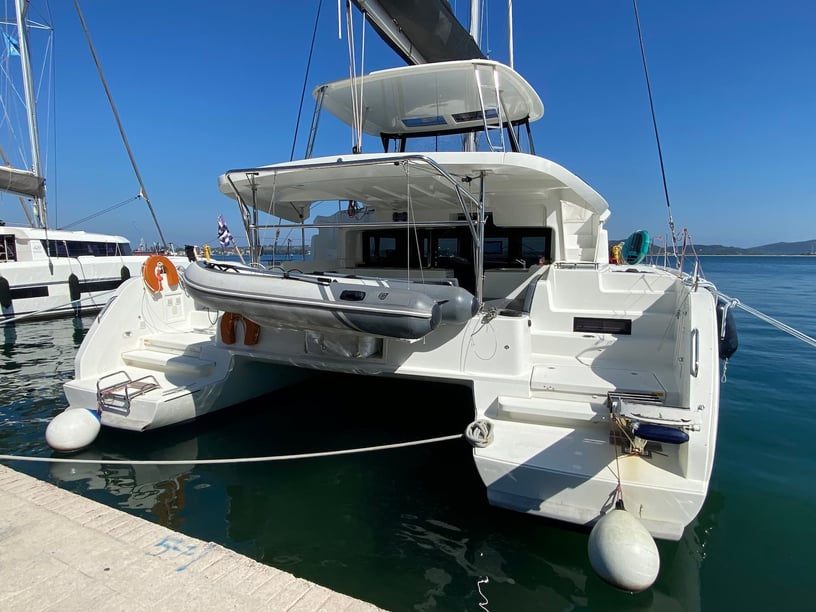 Preveza Catamaran Cabine 5  10  slaapplaatsen 10  gasten 13.99 m Lijstnummer: #15223