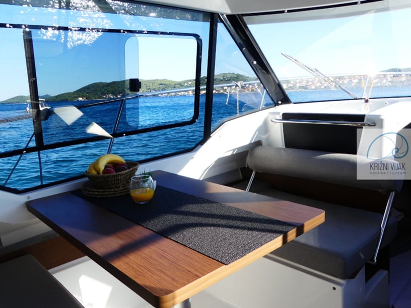 Zadar Motorboat 1 cabin 4 berths 7 guests 7.9 m Listing Number: #15226 2