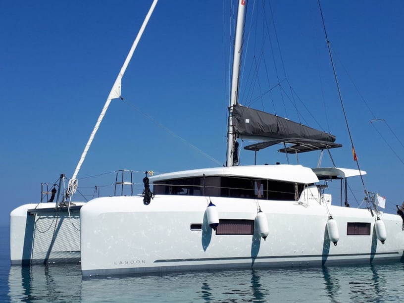 Lefkada Catamarán Cabina 5  10  literas 12  invitados 12.8 m Número de anuncio: #15228 5