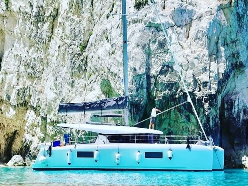 Lefkada Catamarán Cabina 5  10  literas 12  invitados 12.8 m Número de anuncio: #15228