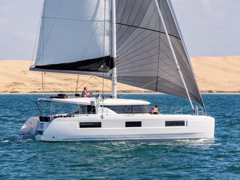 Vlichada Catamaran Cabine 4  8  slaapplaatsen 12  gasten 13.99 m Lijstnummer: #15263