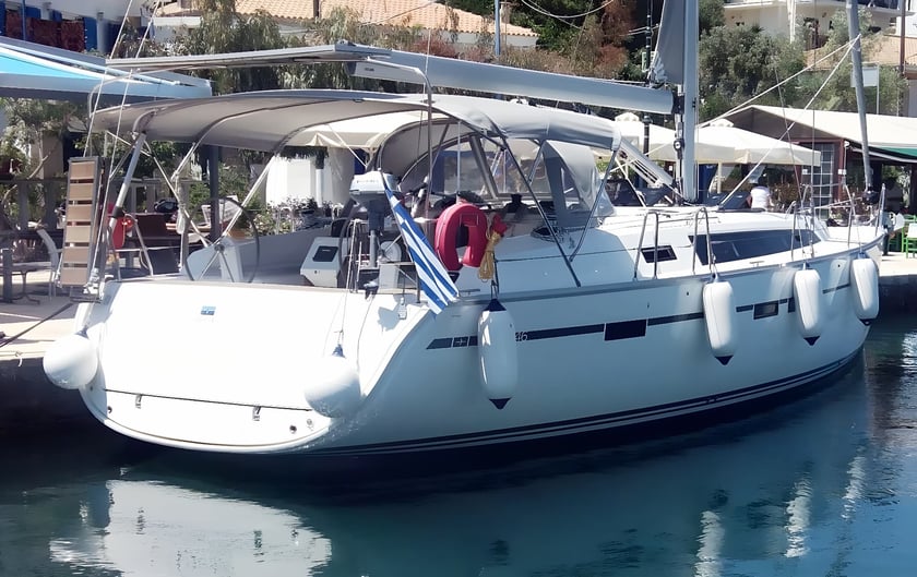 Lefkada Barca a vela cabina 4  cuccette 9  9  ospiti 14.27 m Numero dell'inserzione: #15289 3