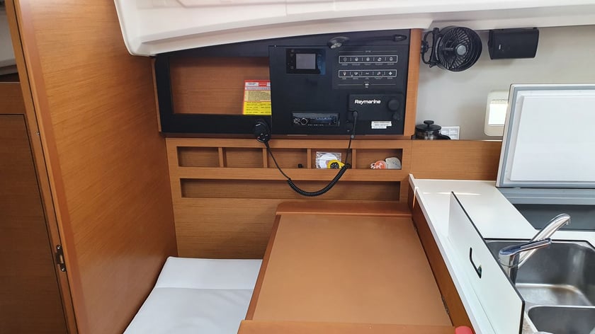 Volos Sailboat 3 cabin 8 berths 8 guests 12.02 m Listing Number: #15310 5